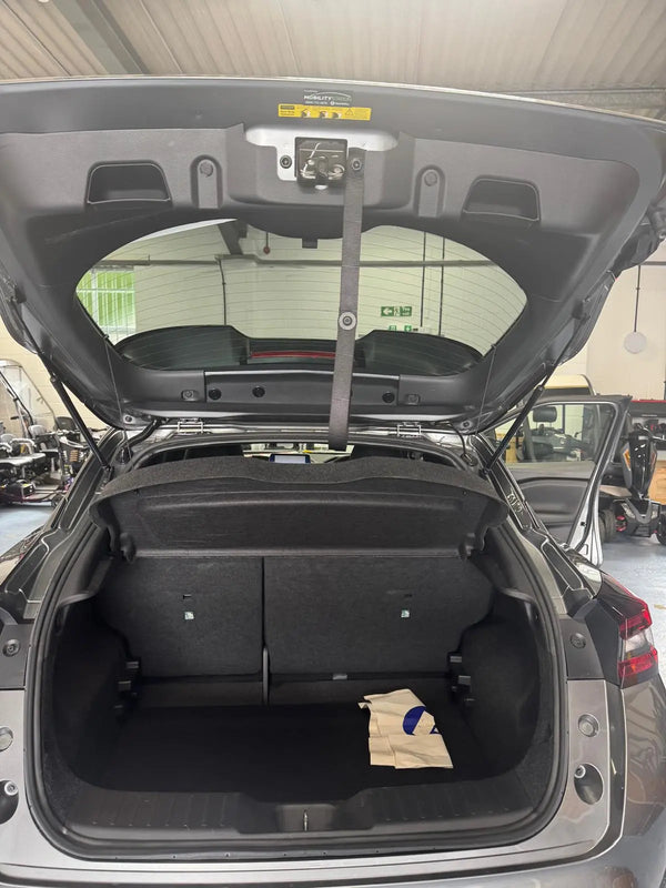 Boot-strap-fitting-in-to-Nissan-Juke Mobility Station