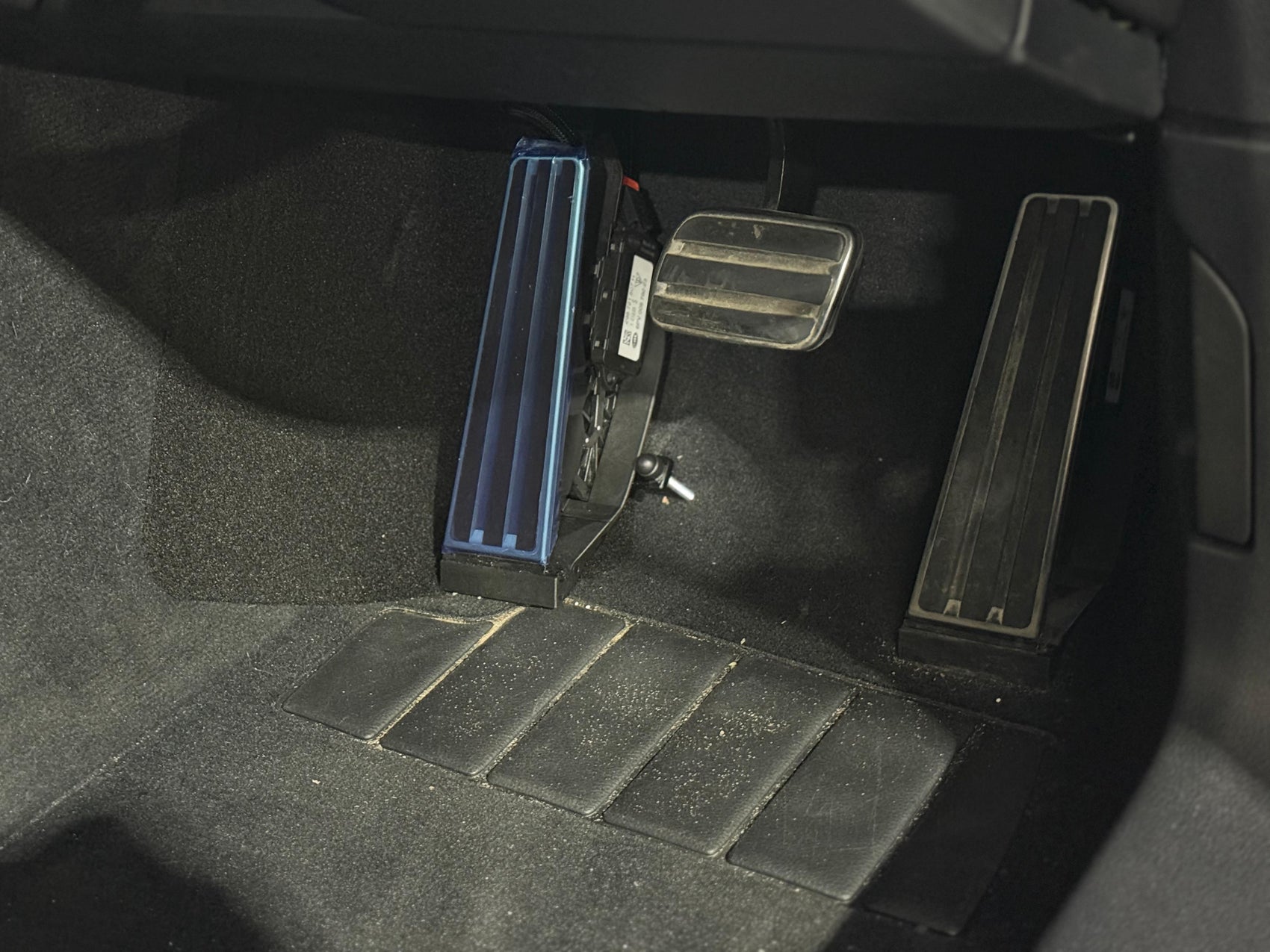 Floor mounted left foot in a Porsche Panamera