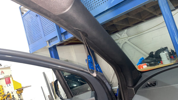 Grab handle in to a Kia Sportage