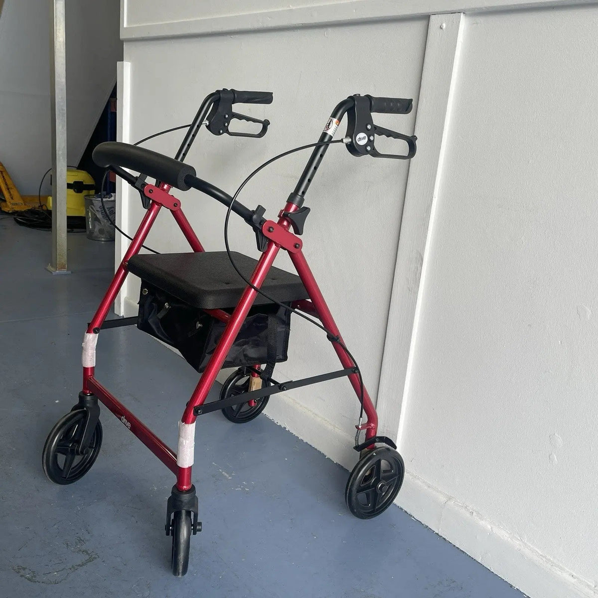 Drive R6RD59 4 Wheel Lightweight Rollator-Mobility Station