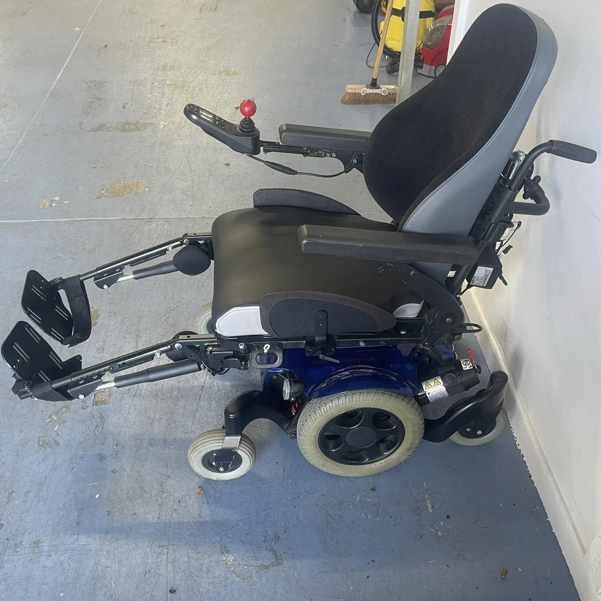Quickie Salsa M2 Mini 6mph Powerchair Electric Tilting Footrests And Recliner Sunrise Medical