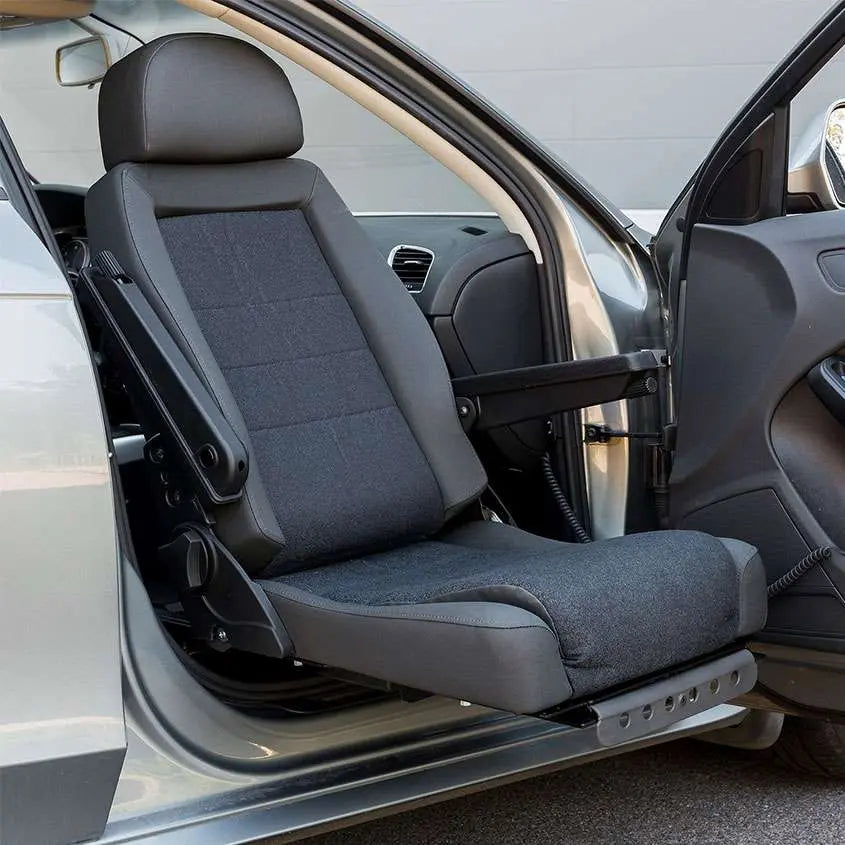 Turny Low vehicle swivel seat Braunability