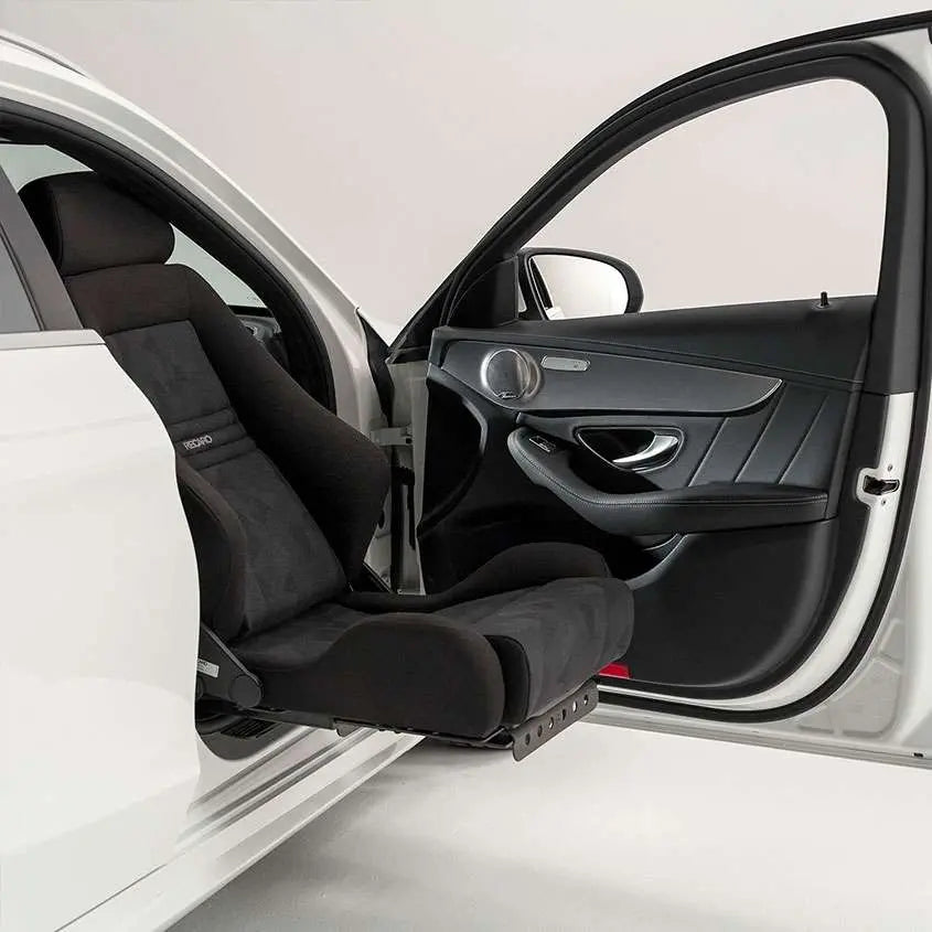 Turny Low vehicle swivel seat Braunability